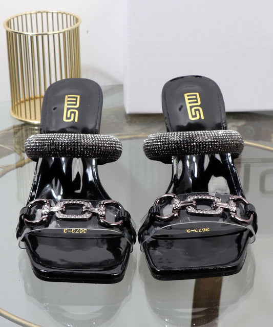 Goldfarbene Sandalen mit Zirkonia-Spleißen und klobigem Absatz und Peep Toe