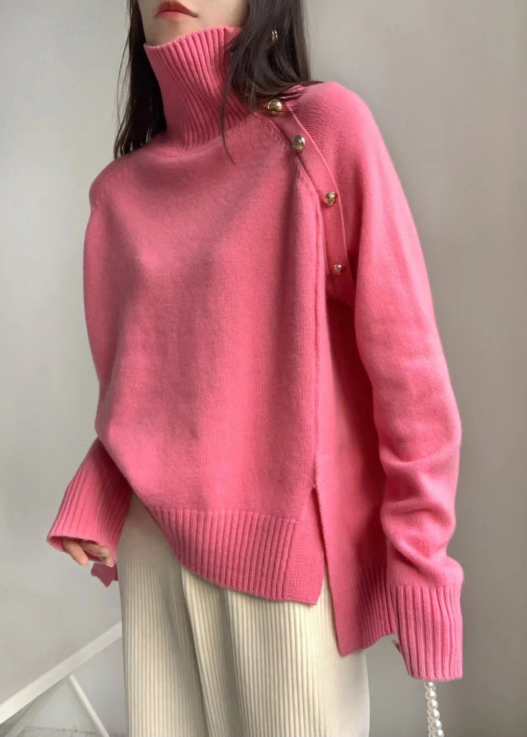 Suéteres de punto de cuello alto con diseño bajo y alto abiertos en gris para invierno