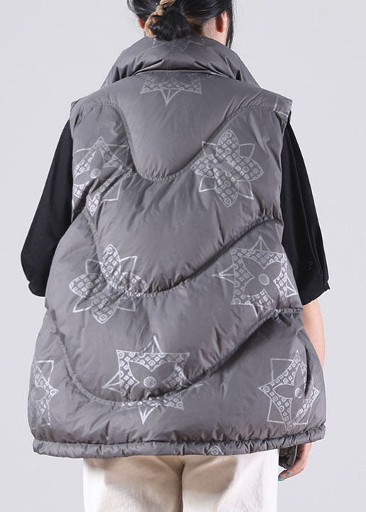Graue ärmellose Daunenweste mit Reißverschlusstaschen und Aufdruck für den Winter