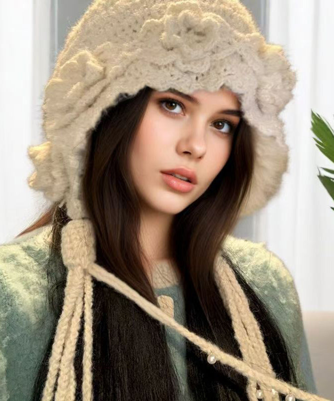 Sombrero boonie de lana tejido con borlas florales beige hecho a mano con cuentas de clavos