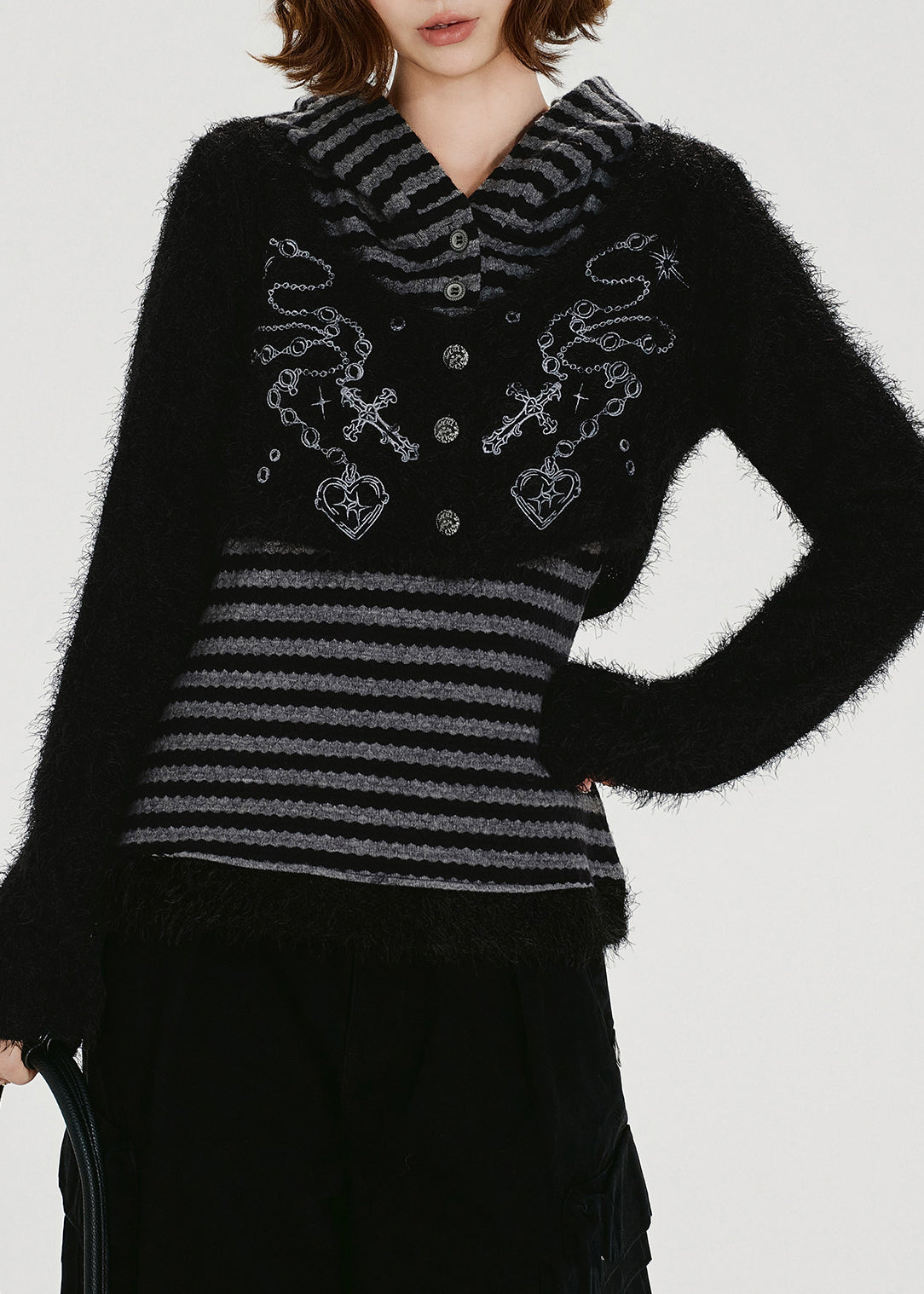 Handgefertigter grauer, gestreifter Patchwork-Strickpullover im Zweiteiler-Look für den Winter