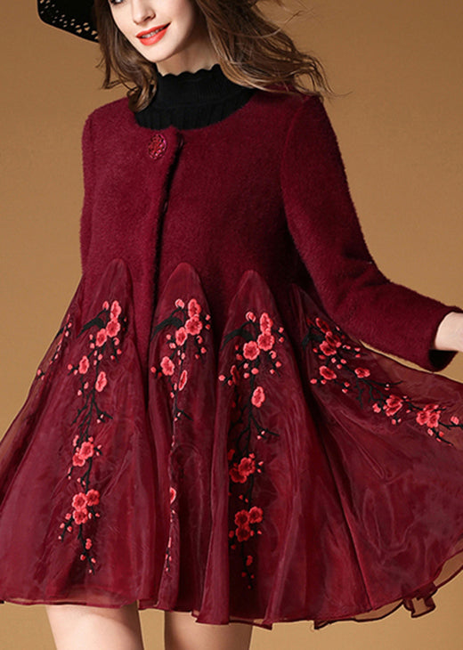 Handgemachter Wollmantel mit Maulbeertüll und Stickerei im Patchwork-Stil