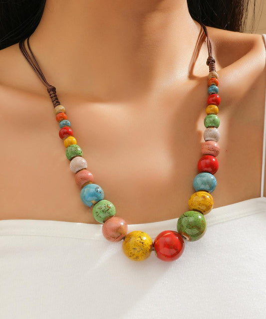 Collar de cuentas graduadas de cerámica rosa hecho a mano