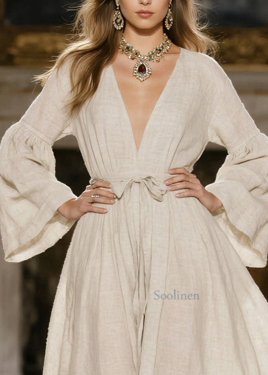 Italienisches beiges Leinenkleid mit V-Ausschnitt und Bindegürtel für den Frühling