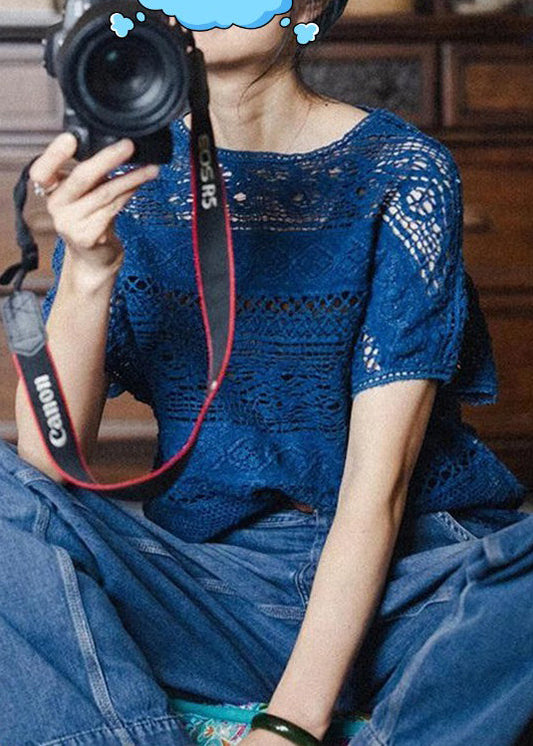 Italienische blaue T-Shirts mit Rundhalsausschnitt und Strickdetails für den Sommer