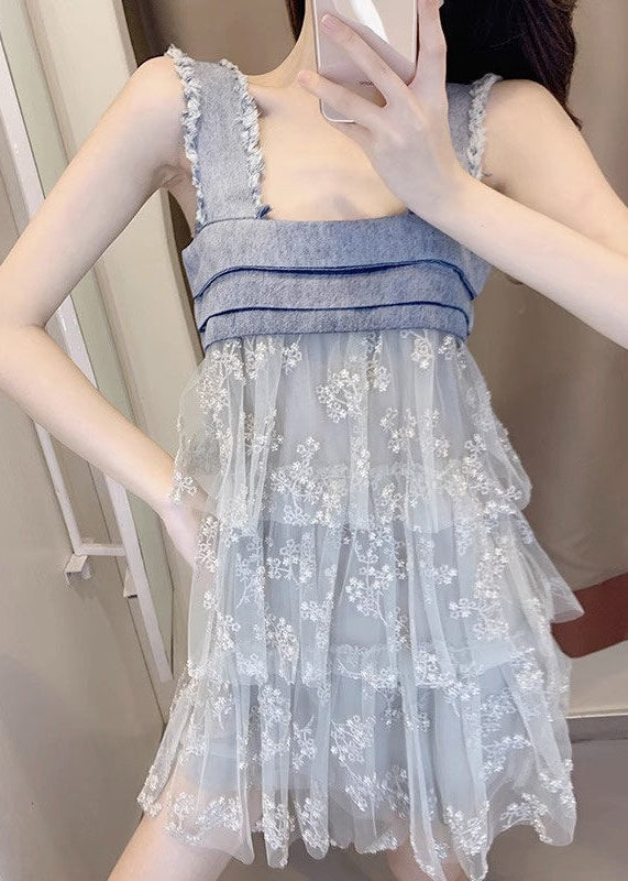 Ärmelloses mittellanges Kleid aus italienischem blauem Tüll im Patchwork-Stil