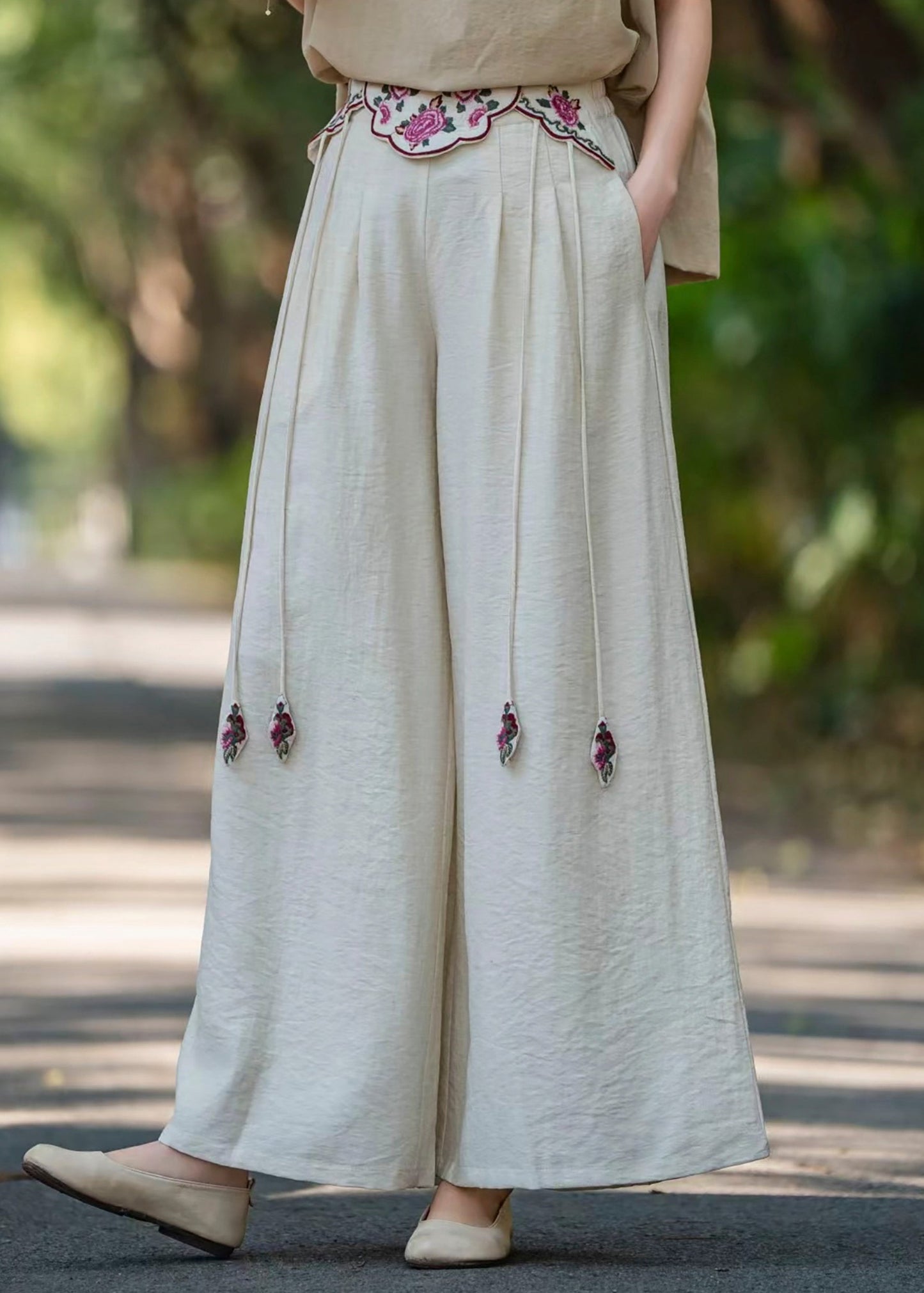 Italienische rosa Leinenhose mit Quasten und Stickerei, gerade geschnitten, Frühling