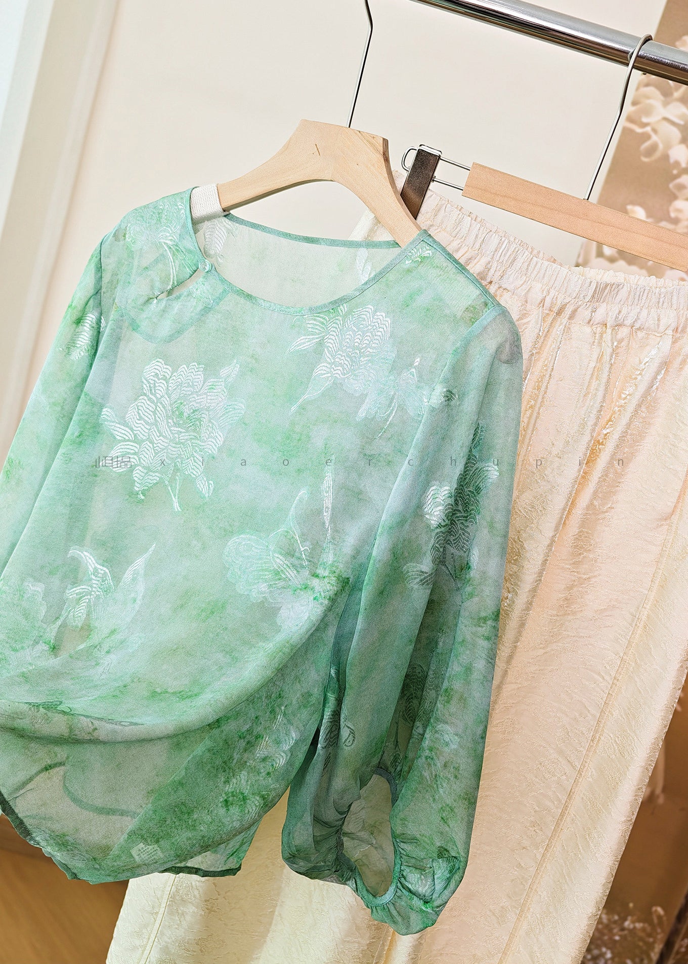 Jacquard Green O-Neck Shirt Lantern Sleeve