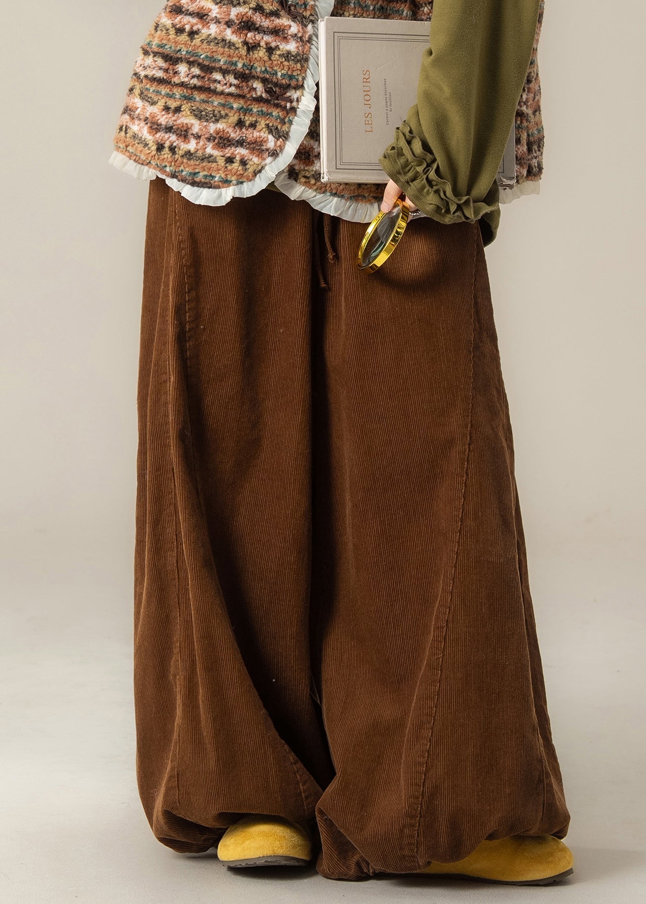 Japanisches Winteroutfit: Weste aus Kunstpelz mit Spitzenbesatz, Oberteil und Hose (3-teilig)