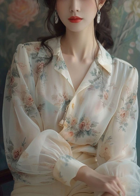 Lockeres beiges Chiffonhemd mit Peter-Pan-Kragen und langen Ärmeln