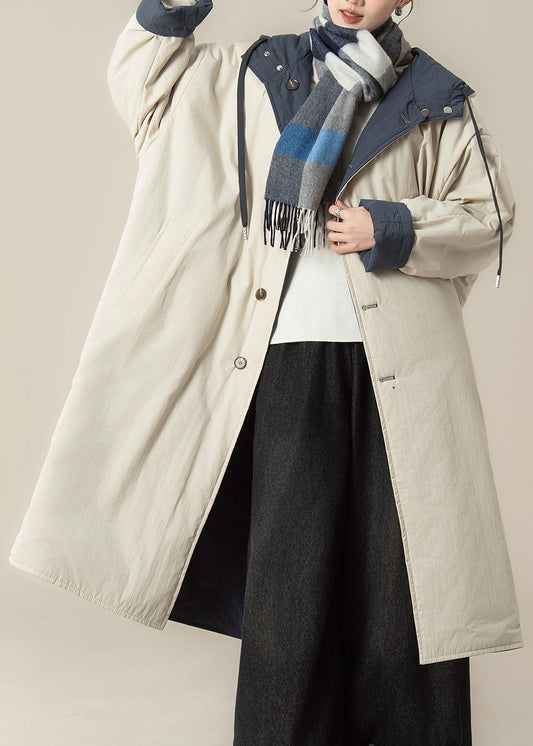 Locker geschnittener, beiger, langer Winterparka mit Kapuze, Taschen und lockerer Passform