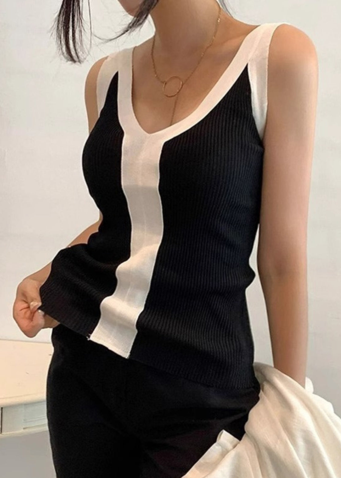 Loose Black V Neck Patchwork Knit Tanks Sleeveless