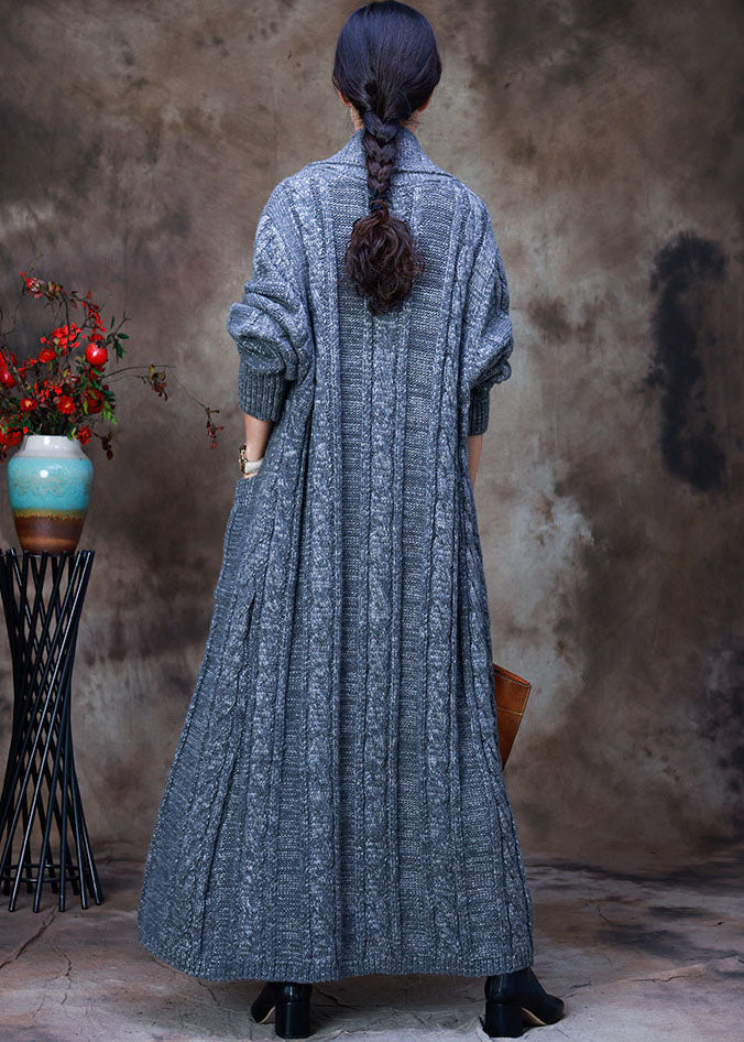 Lockerer grauer Trenchcoat aus Wollstrick mit V-Ausschnitt