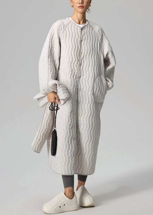 Conjunto de dos piezas de parka larga y bufanda holgada gris claro con botones de algodón para invierno.