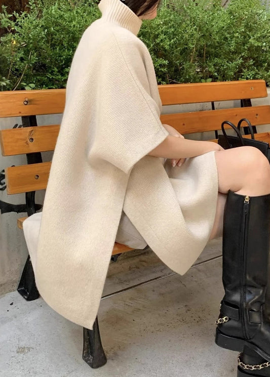 Lockerer, orangefarbener Rollkragenpullover mit seitlicher Öffnung, kuscheliger Strickpullover für den Frühling