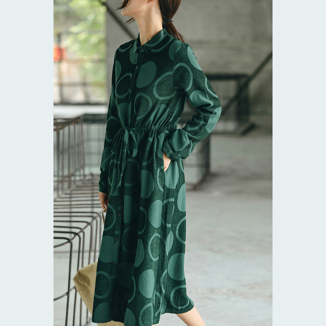 Luxuriöser schwarzgrün gepunkteter Maximantel lässiger Jacquard Peter Pan Kragen Feine Baggy Kleider