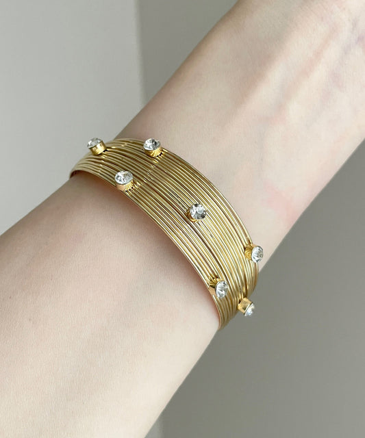 Modernes Armband aus vergoldetem Sterlingsilber mit Zirkonia und mehreren Lagen