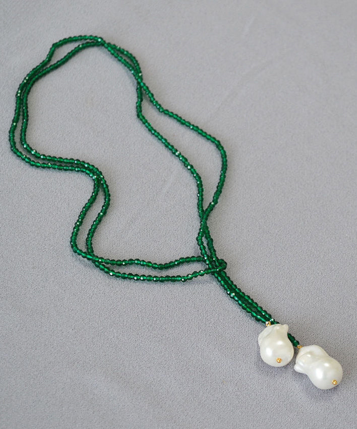 Collar moderno con colgante de suéter con cuentas de cristal y perla verde
