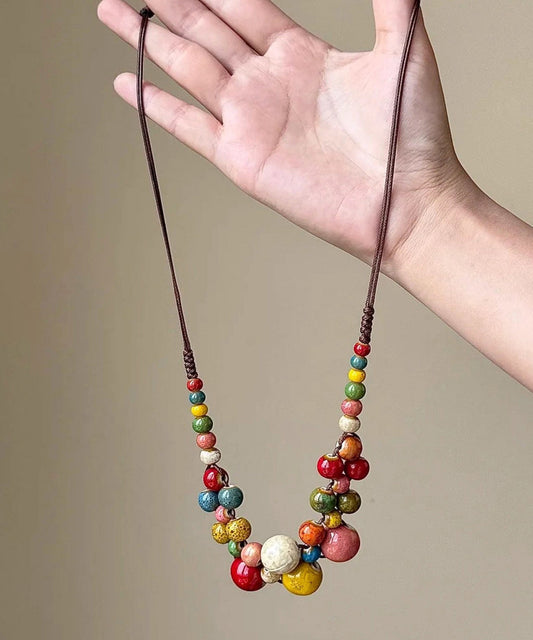 Collar con colgante ajustable de cuentas de cerámica con tejido moderno en azul lago