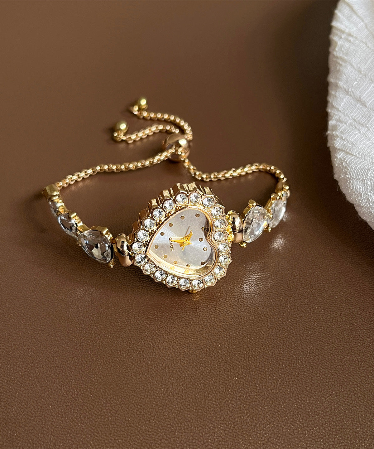 Moderne rosafarbene Uhren aus einer Legierung mit Zirkonia-Kristallen