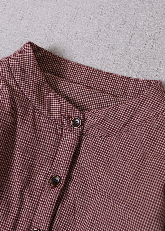 Moderne rote Wintermäntel mit Stehkragen und Karomuster und feiner Baumwollfüllung