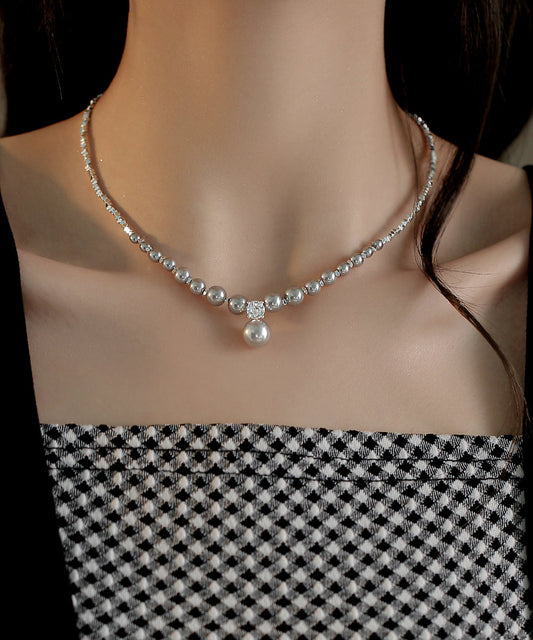 Collar moderno con colgante de perla y circonita dorada de cobre blanco