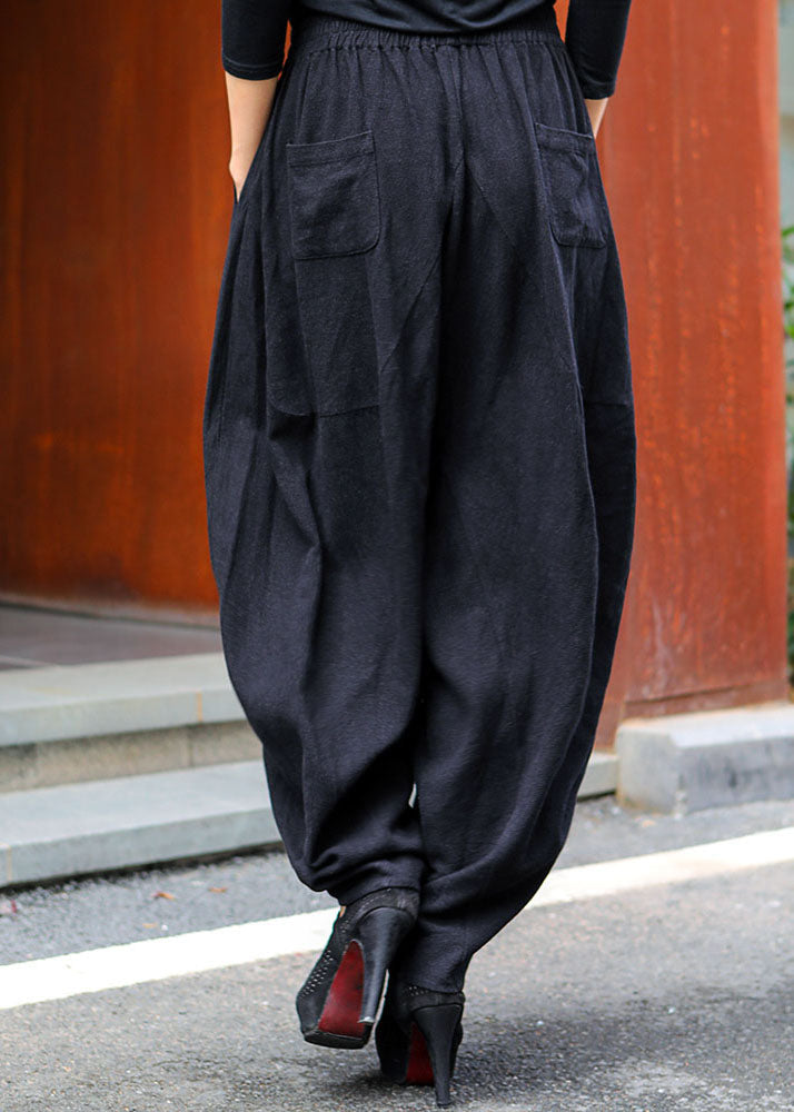 Moderne weiße Frühlingshose mit elastischen Taillentaschen und asymmetrischem Design