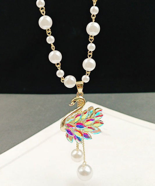 Collar con colgante de borla de resina y perla de aleación de cisne blanco moderno