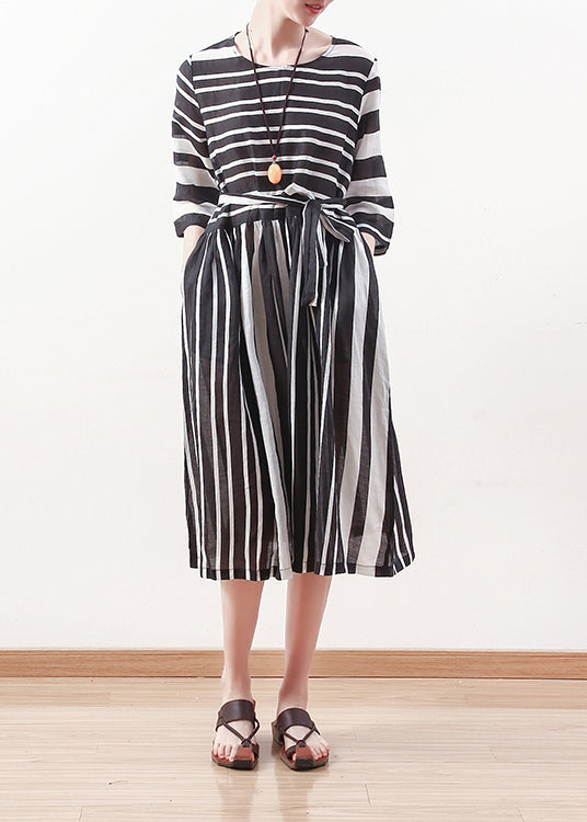 Moderne schwarz weiß gestreifte Leinenkleidung für Sommerkleid aus Baumwolle mit Bindegürtel
