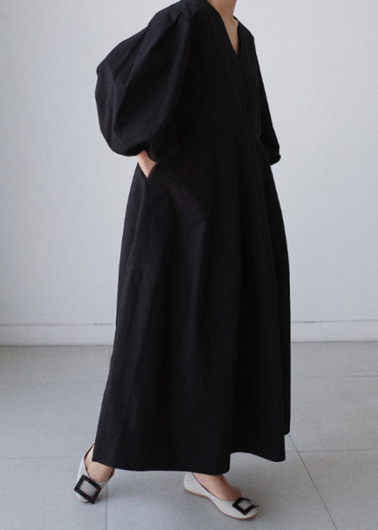 Naturschwarzes Partykleid aus Baumwolle mit V-Ausschnitt und Laternenärmeln