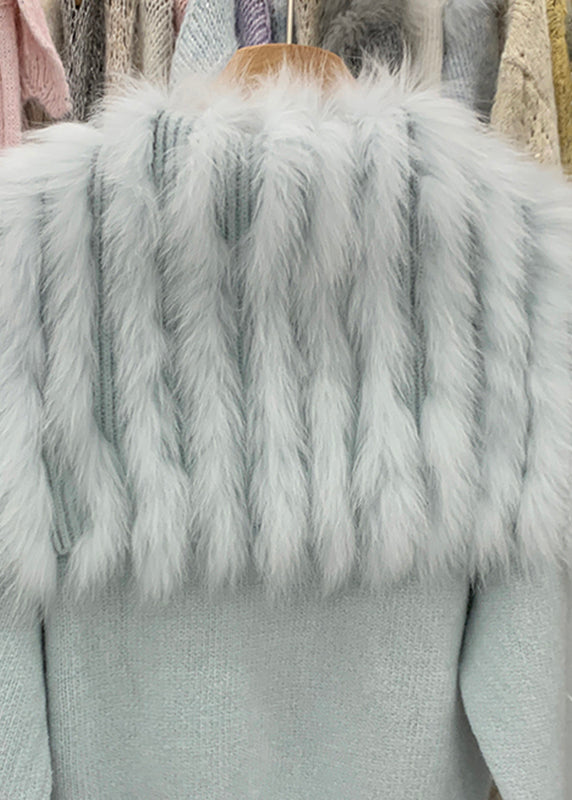 Naturfarbene hellblaue Strickjacke mit Fuchskragen, Reißverschluss und Patchwork-Design aus Baumwollstrick für den Winter