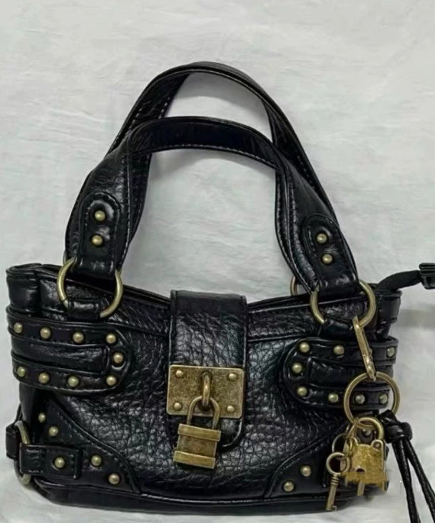 Nuevo y elegante bolso para teléfono de piel sintética con remaches negros