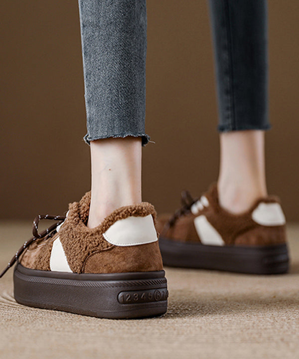 Zapatos planos de ante marrón con cordones y forro de lana afelpada