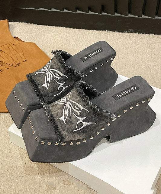 Neue grüne Peep-Toe-Plateau-Sandalen aus Baumwolle mit Nieten