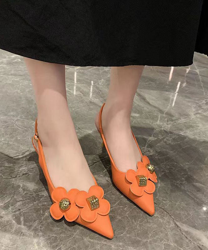 Orangefarbene Stiletto-Sandalen mit spitzer Zehenpartie und Blumen-Pailletten