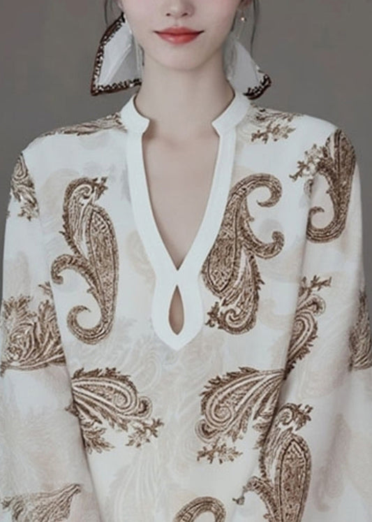 Camisa con cuello en V beige y diseño original para otoño