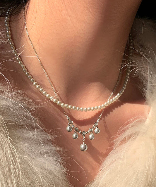 Collar con colgante de borla de perla de cristal y cobre blanco dorado, diseño original