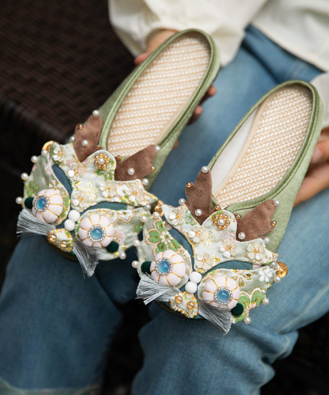 Pantuflas originales hechas a mano con cabeza de tigre y cuentas de uñas de color verde claro