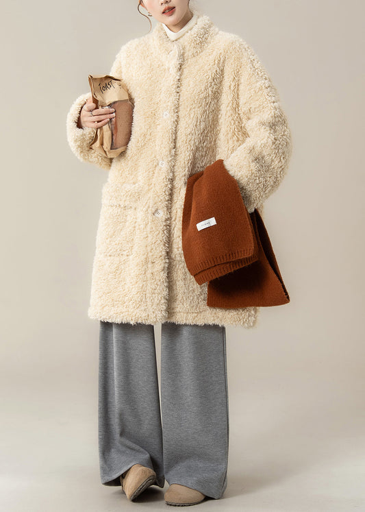 Abrigo de peluche con bolsillos y cuello alto color albaricoque de talla grande para invierno