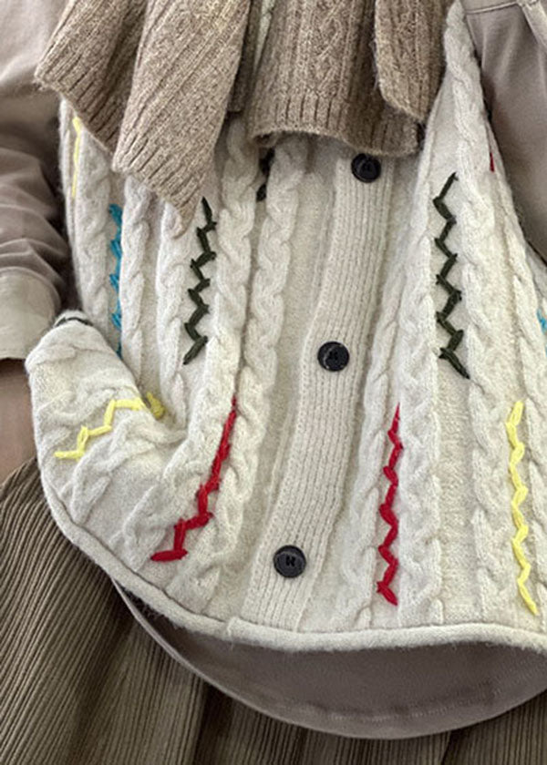 Plus Size Beige bestickte Knopf dicke Wollstrickwesten Winter