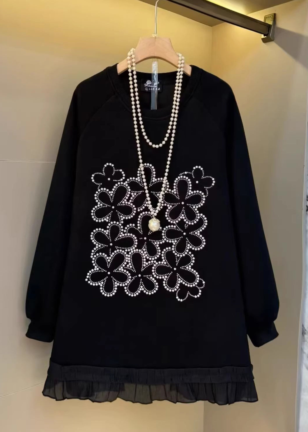 Sudadera de algodón con parches extragrandes y negra de talla grande para primavera