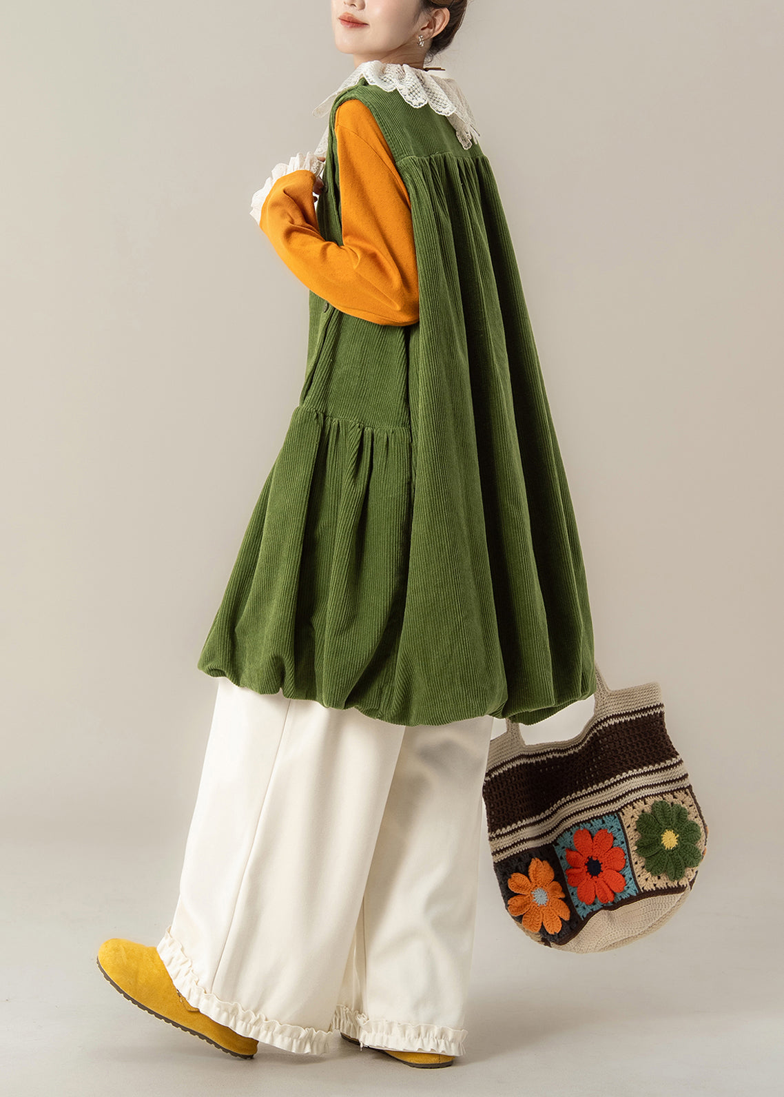 Grünes, übergroßes Cordkleid in Übergröße für den Frühling