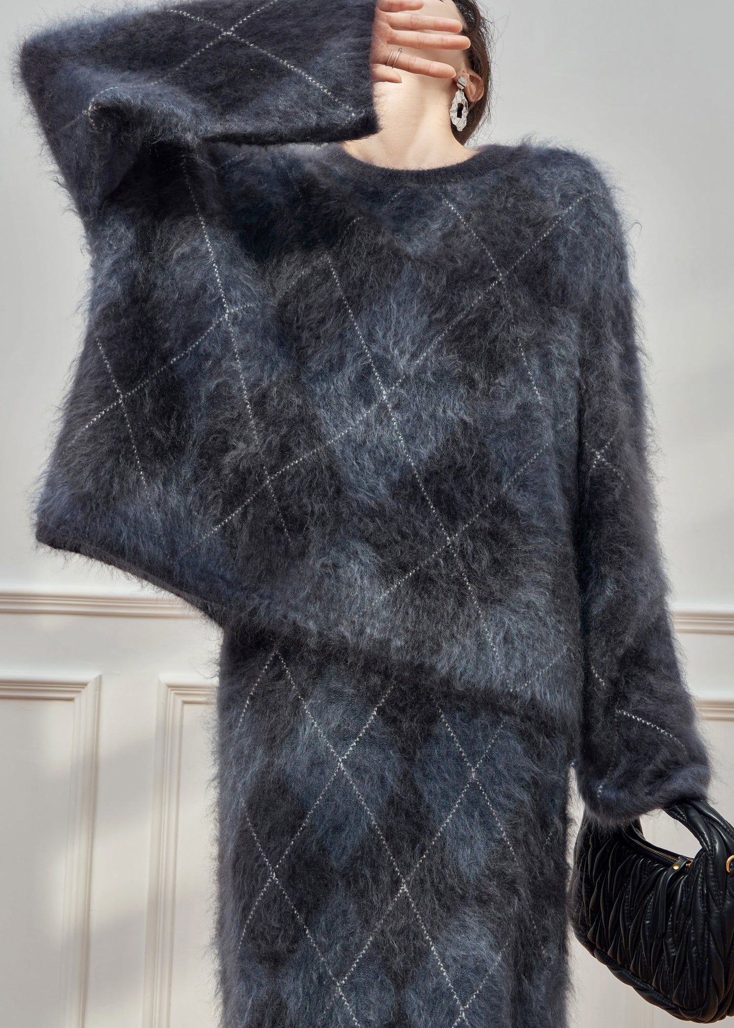 Zweiteiliges Set aus karierten Pullovern und Röcken in Übergrößen von Ma Hai Mao für den Winter