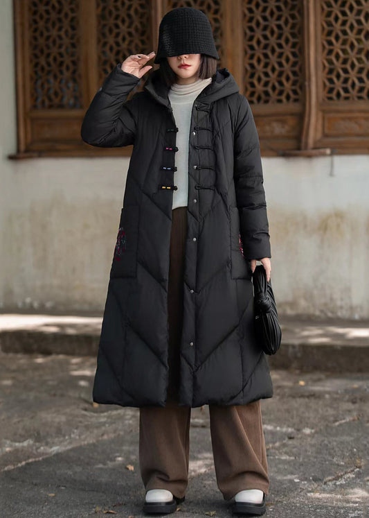 Roter, langer Wintermantel mit chinesischen Knöpfen, Taschen und Entendaunenfüllung, Kapuze