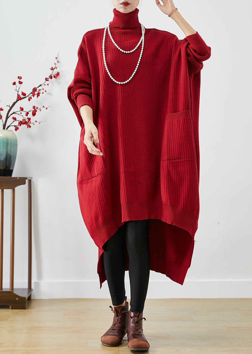 Blaues Oversize-Strickpulloverkleid mit Rollkragen und asymmetrischen Fledermausärmeln