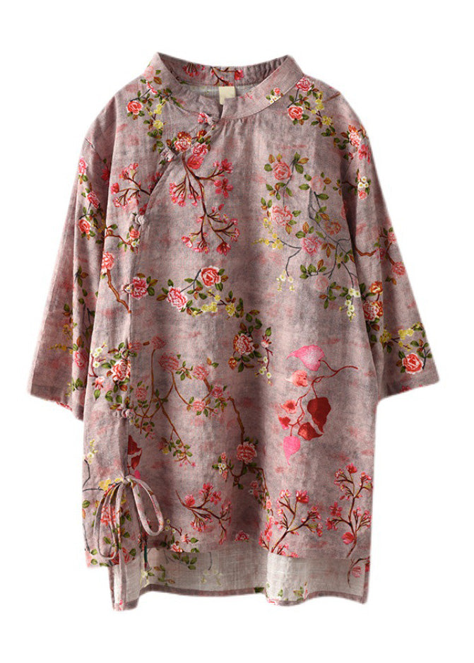 Top acogedor rojo con cuello alto y botones para verano