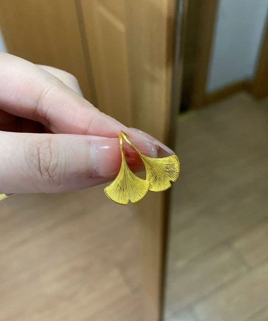 Normale goldene Ahornblatt-Tropfenohrringe