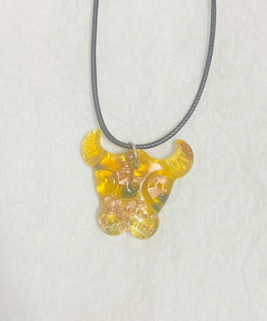 Collar con colgante de esmalte coloreado azul retro tejido a mano