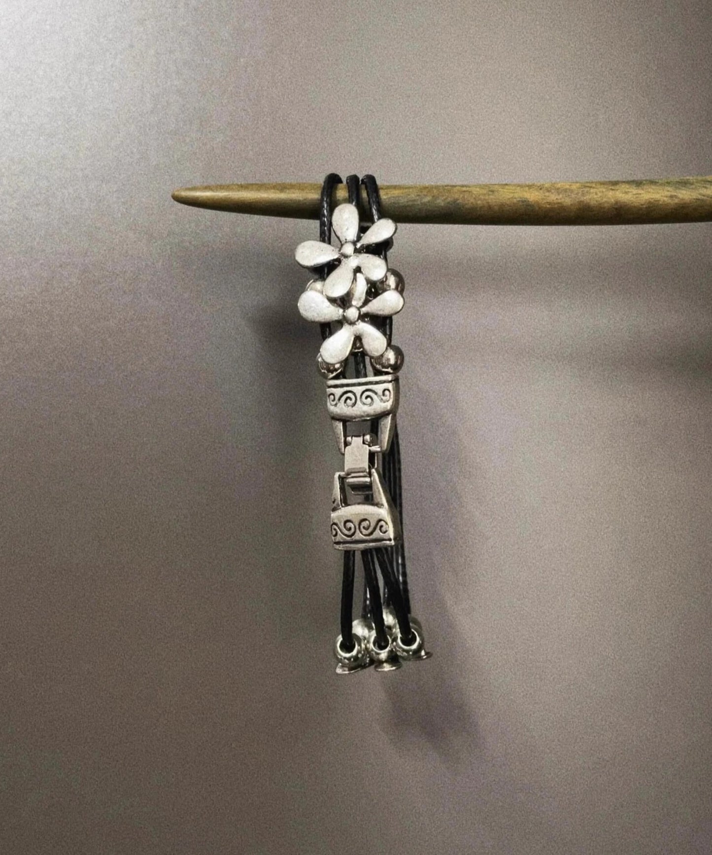 Retro-Armband aus Seiden-Edelstahllegierung mit Blumenmuster