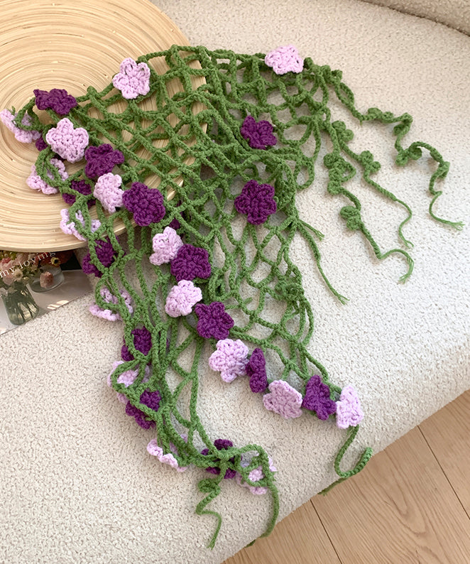 Dreieckiges Kopftuch mit Blumenmuster im ländlichen Stil